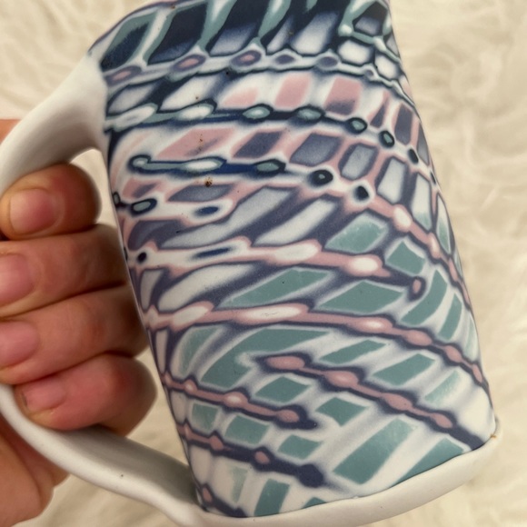 Vintage Handcrafted ceramic mugs in white and lavender signed by the artist 4.5” - Picture 6 of 11